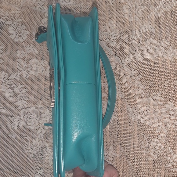 Chanel Boy Bag Turquoise Quilted Lambskin Authentic Rare Like New - Picture 4 of 12